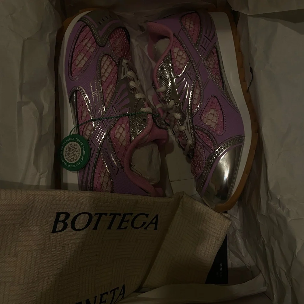 Bottega Veneta Women's Lavender Sneakers - Picture 2 of 2